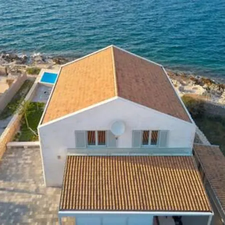 Casa Familija Villa