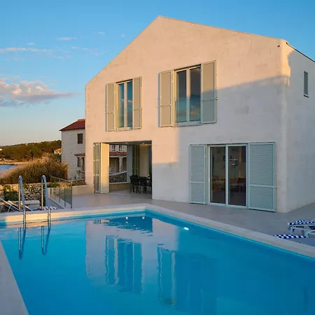 Casa Familija Villa