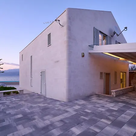 Casa Familija Sutivan