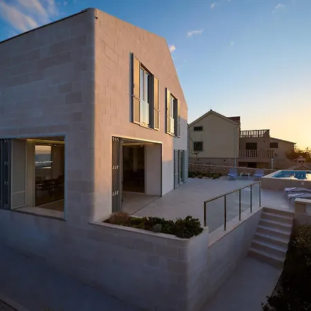 Casa Familija Villa *
