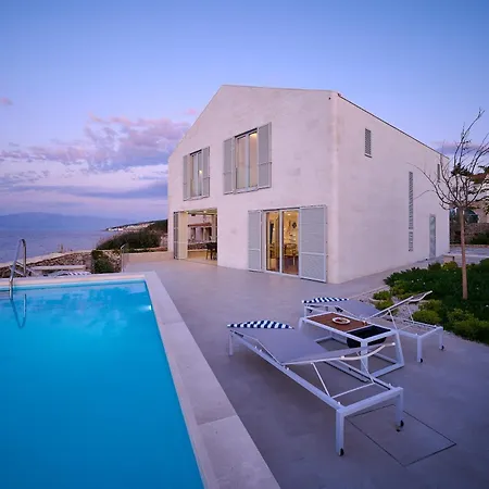 Casa Familija Villa *