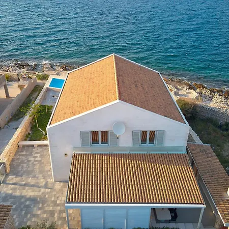 Casa Familija Villa Sutivan