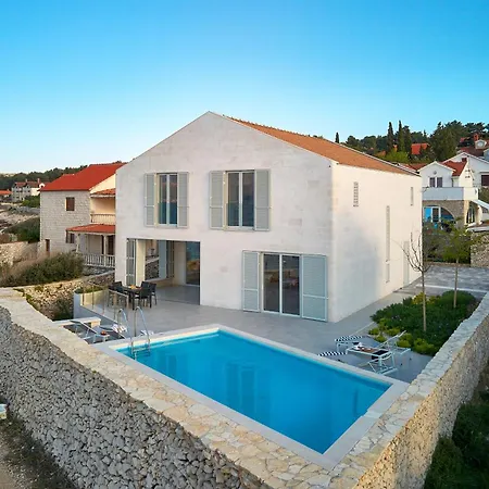 Casa Familija Villa Sutivan